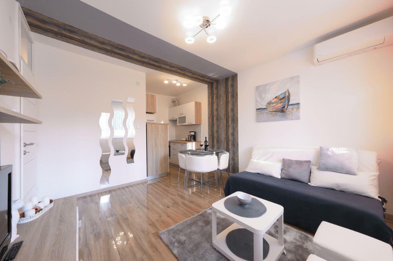 Apartments Angelica 扎达尔 外观 照片